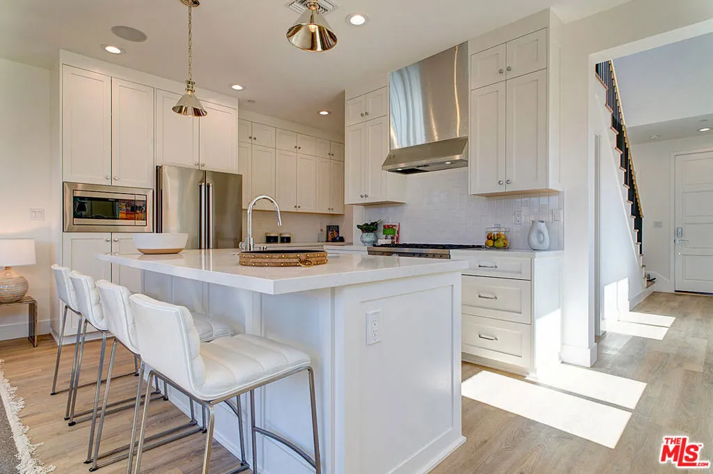 1209 N Commonwealth, Los Angeles, California 90029 home-pic-4